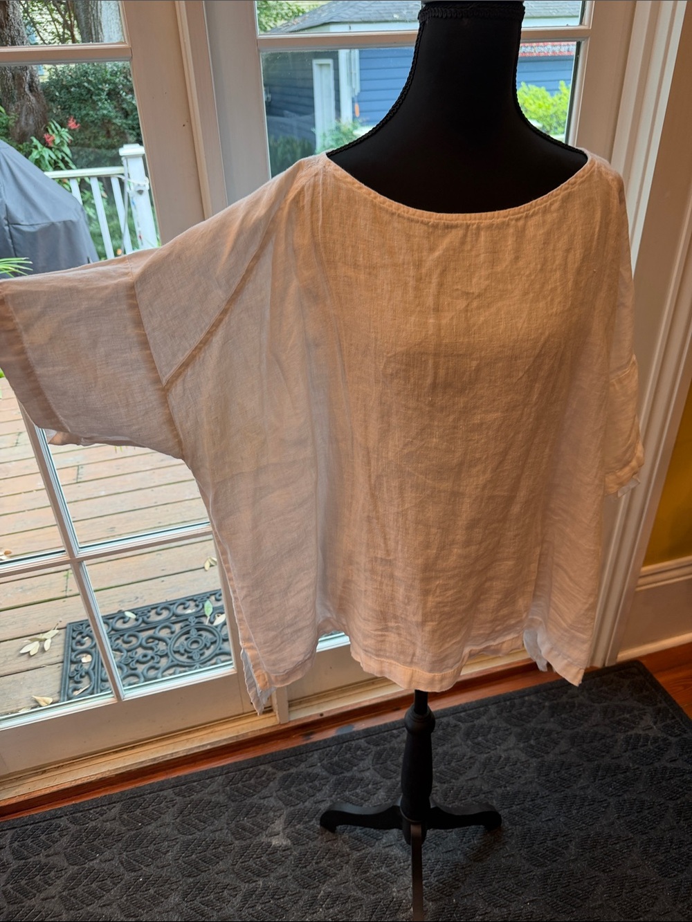 Breathable White Linen Boxy Tunic with Wide Neck